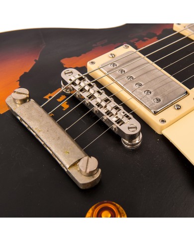 V100 ICON Distressed Black Over Sunburst