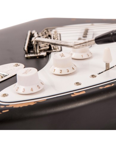 V6 ICON Distressed Boulevard Black