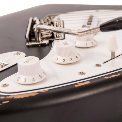 V6 ICON Distressed Boulevard Black