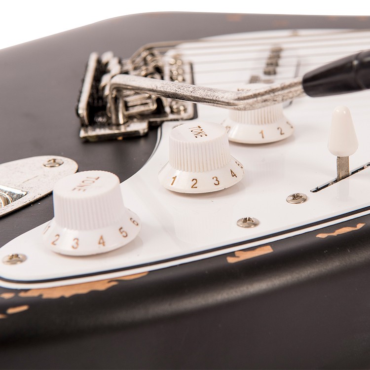 V6 ICON Distressed Boulevard Black