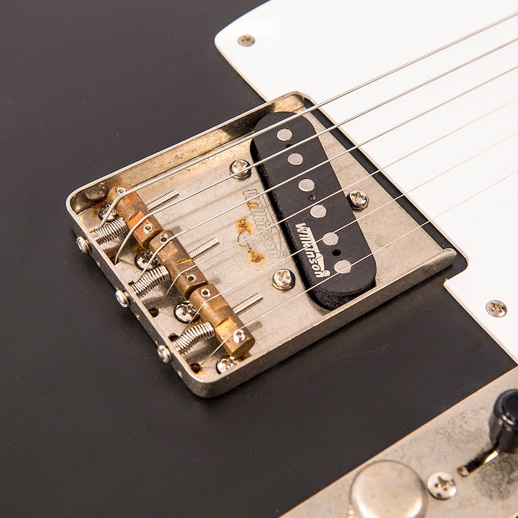 V62 ICON Distressed Black