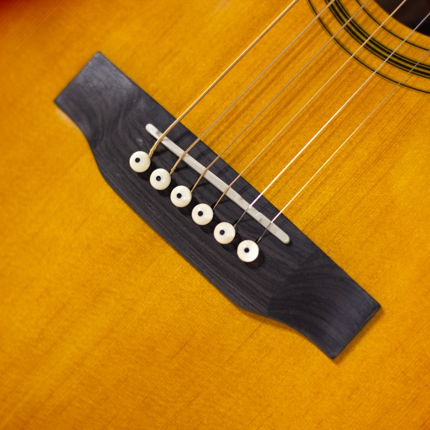 Dreadnought cutaway elettrificata tobaccoburst