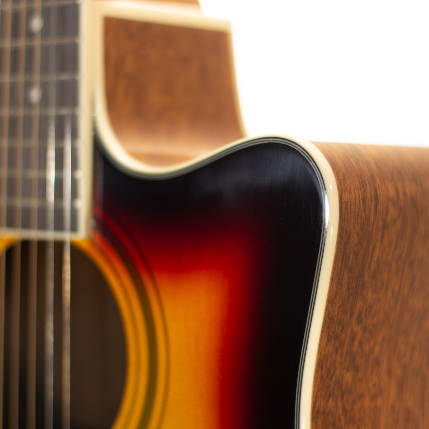 Dreadnought cutaway elettrificata tobaccoburst