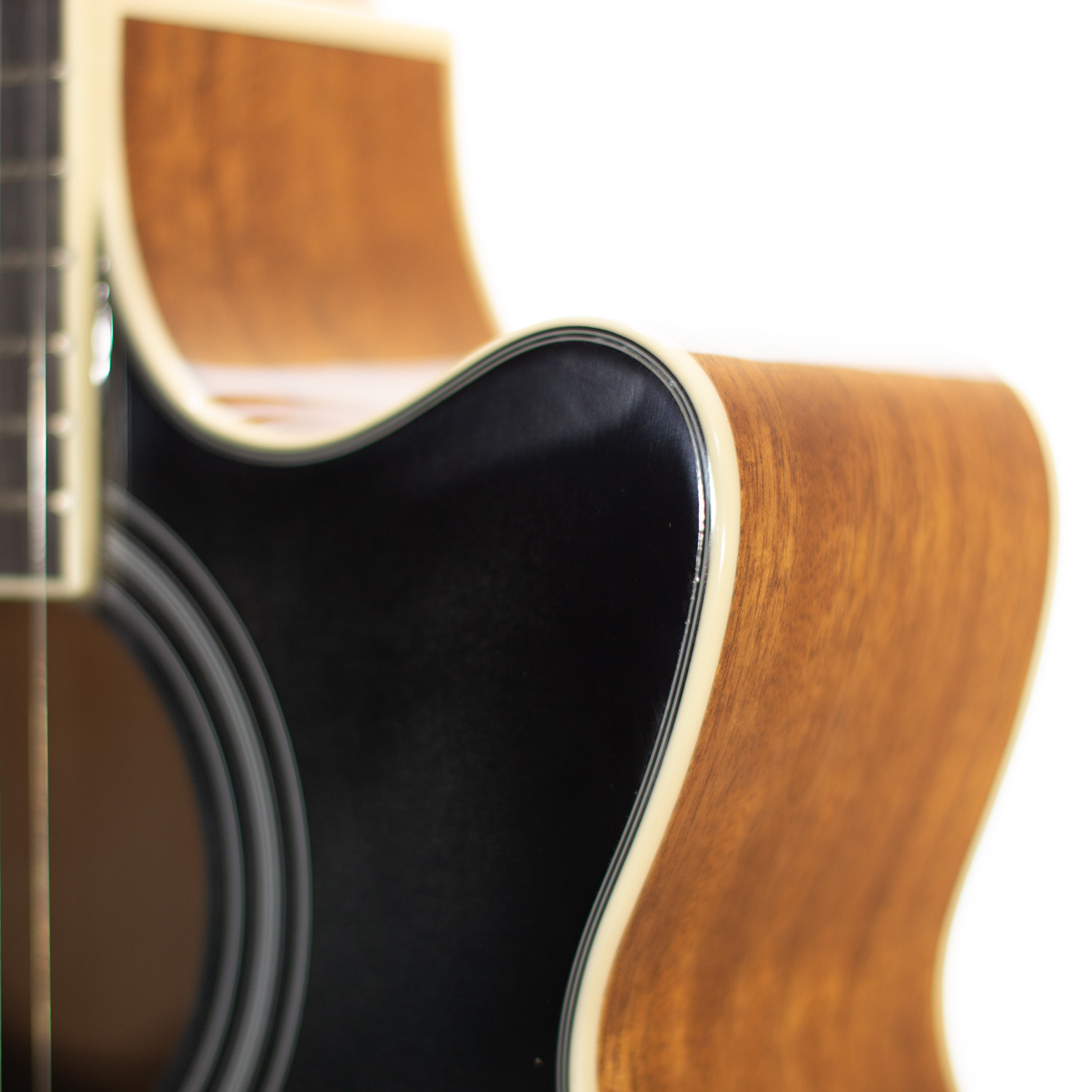 OM cutaway elettrificata nero