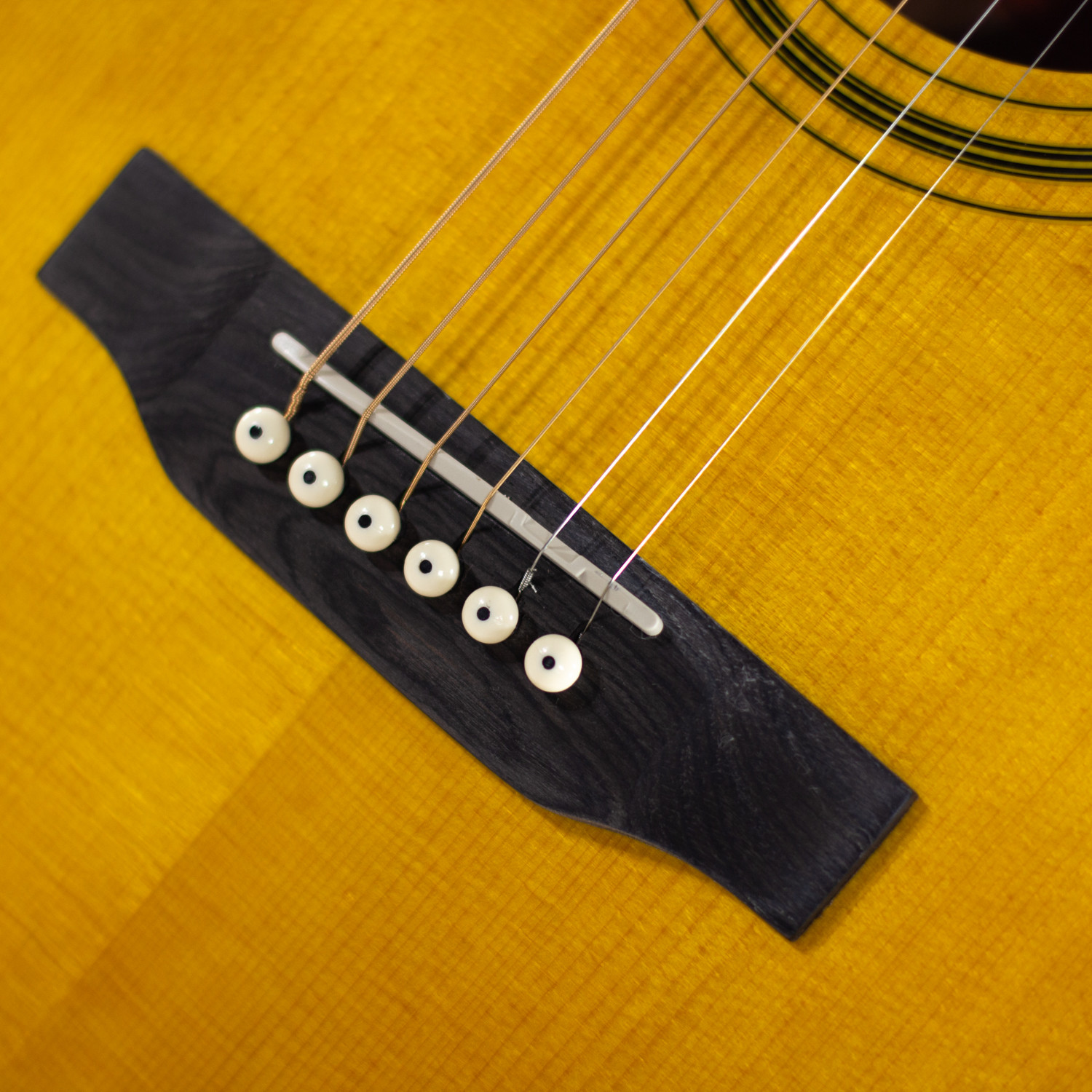 Dreadnought cutaway elettrificata cherryburst