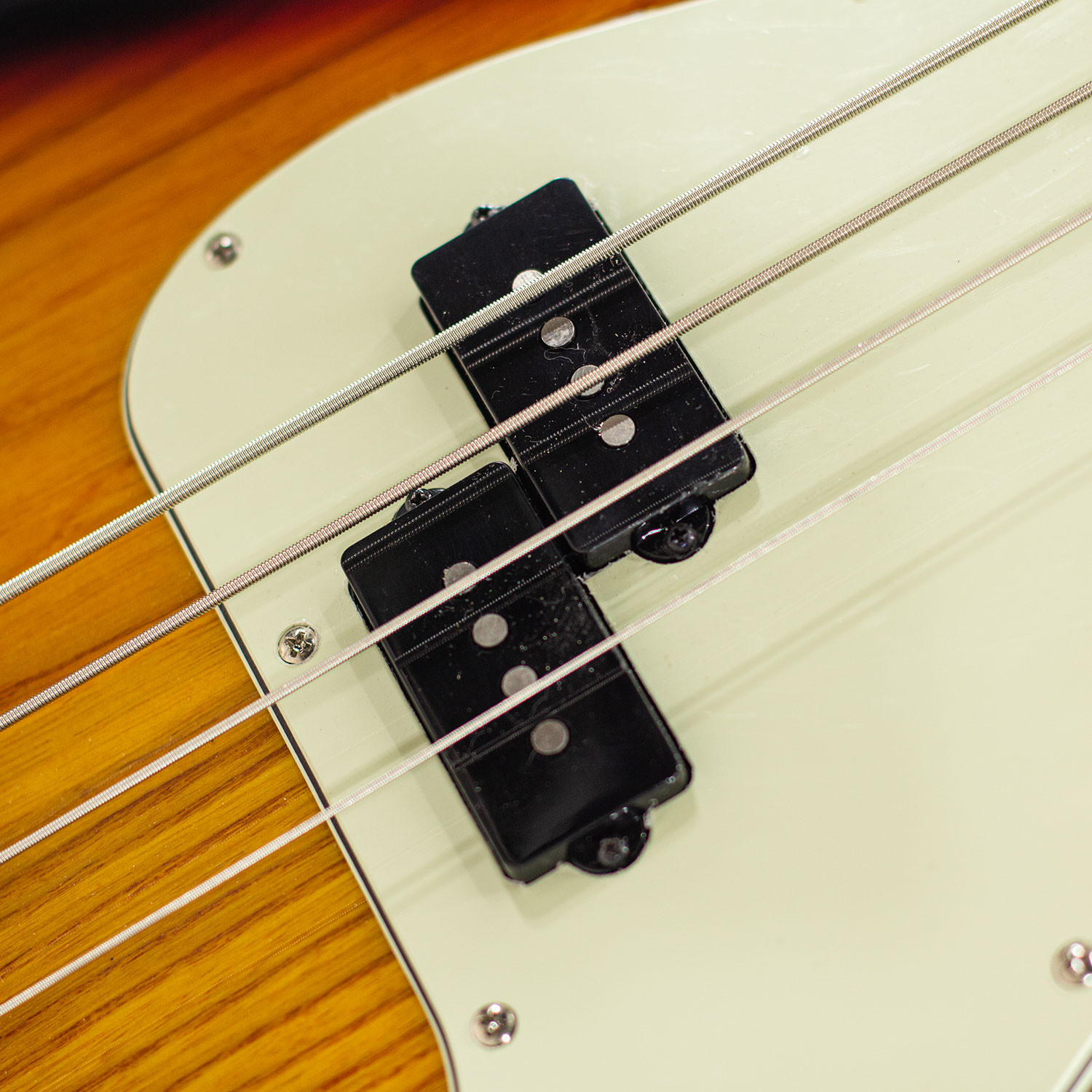 Skyline 44-64 Vintage P 3 Toni Sunburst