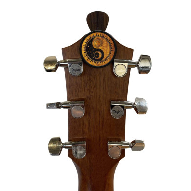 Pick puck yin yang wood