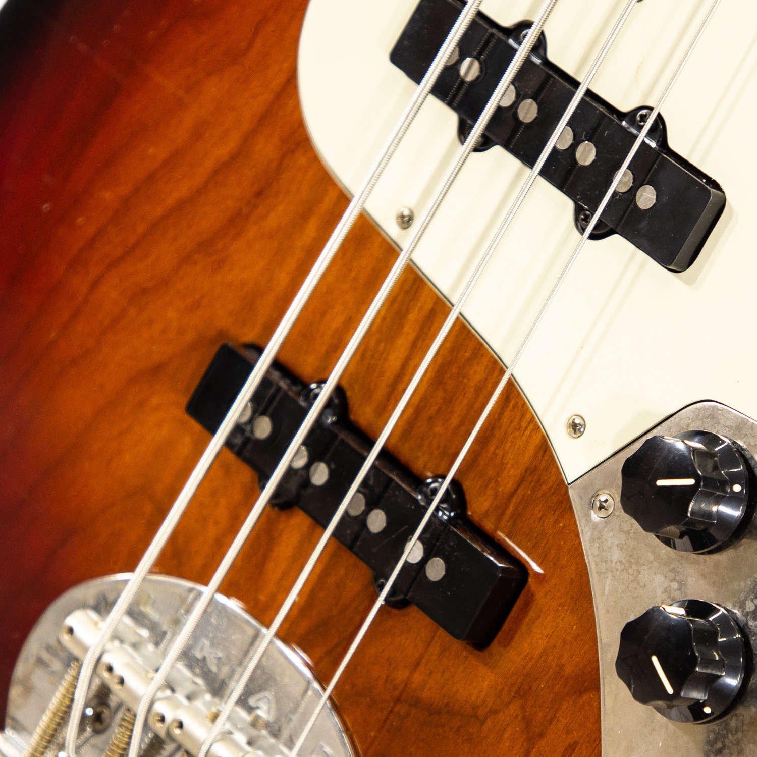 USA Classic Medium Relic 44-60 3 Toni Sunburst