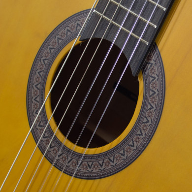 Chitarra classica 4/4 con manico hybrid