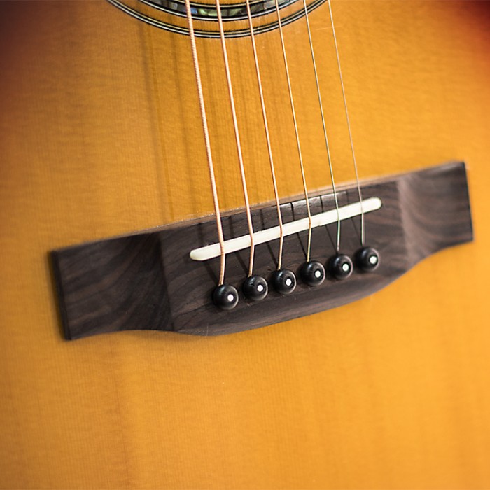 Collina Grand Auditorium Cutaway Sunburst