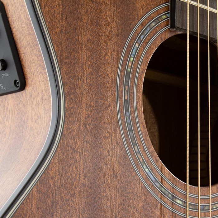 Collina Grand Auditorium Cutaway Mahogany Ed.