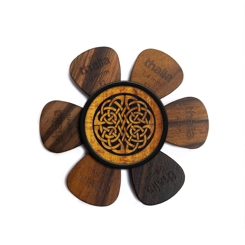 Pick puck celtic knot
